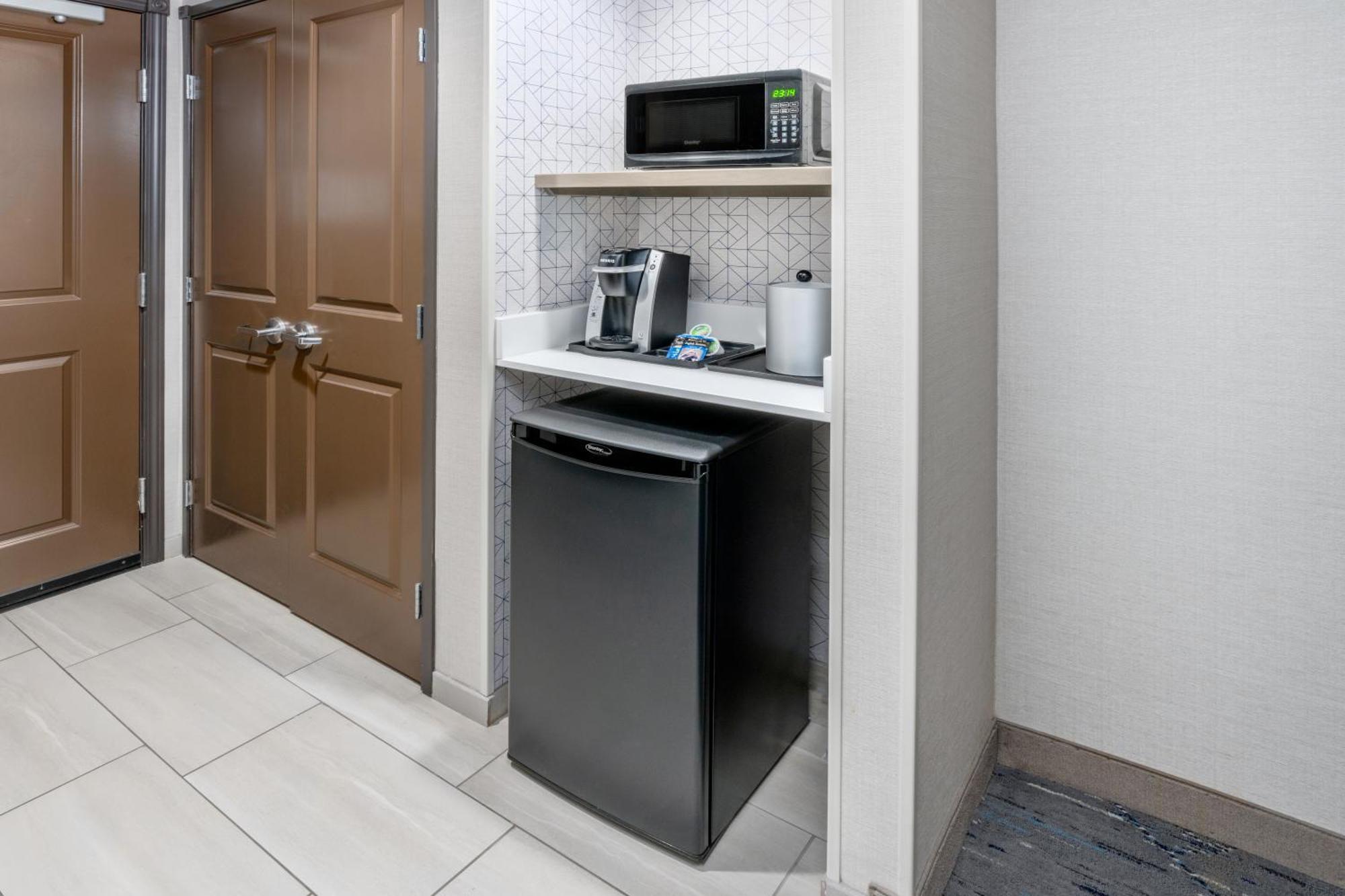 Holiday Inn Express Hotel & Suites Cheyenne By Ihg Exterior photo