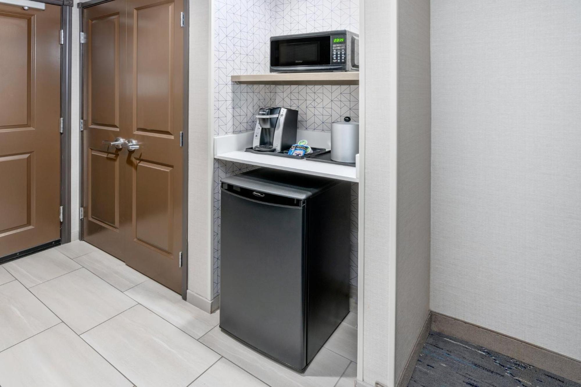 Holiday Inn Express Hotel & Suites Cheyenne By Ihg Exterior photo